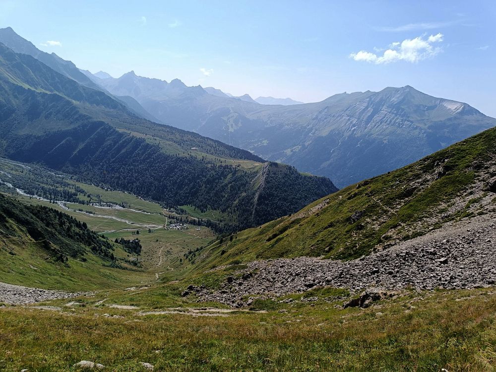 Pohled zpět na Refuge de Miage