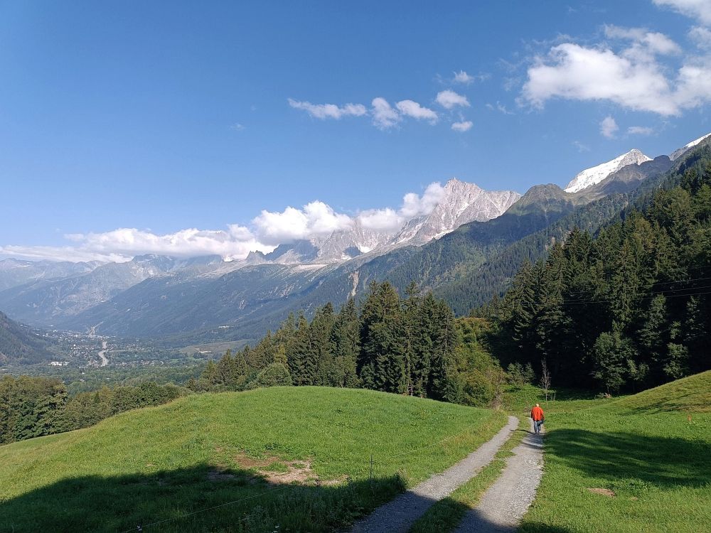 Karel mě šel naproti, dole Les Houches