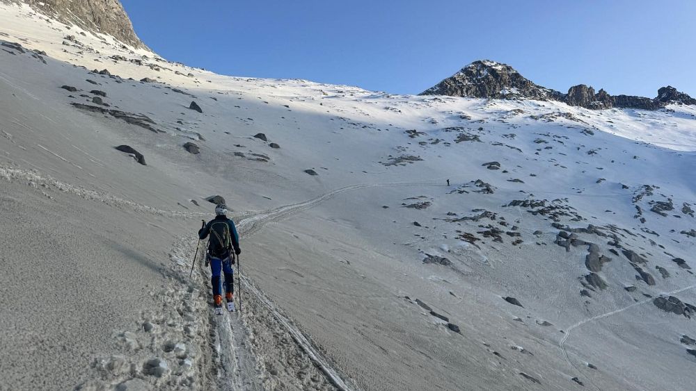 Traverz nad skalkama nad ledovcem