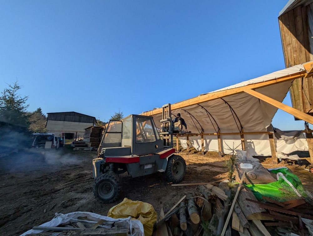 Desta supluje lešení