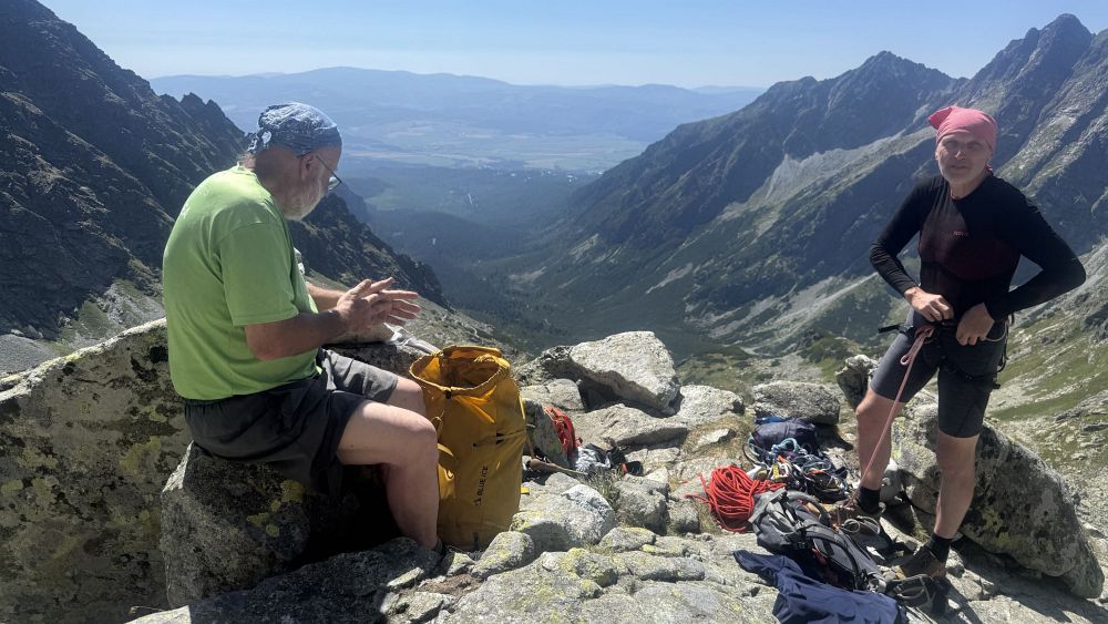 Na nástpu pod hřebínkem