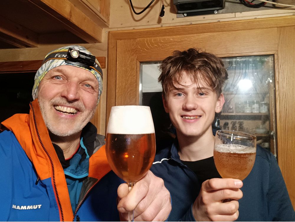 Welcome drink na Božence, Simon má nealko