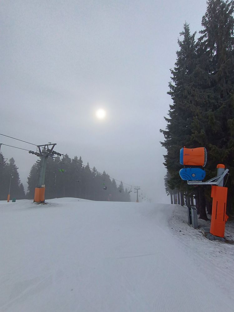 Sluníčko to zkouší, marně 