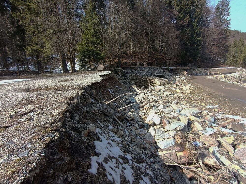 Silnička do Bielice už dva roky čeká na opravu